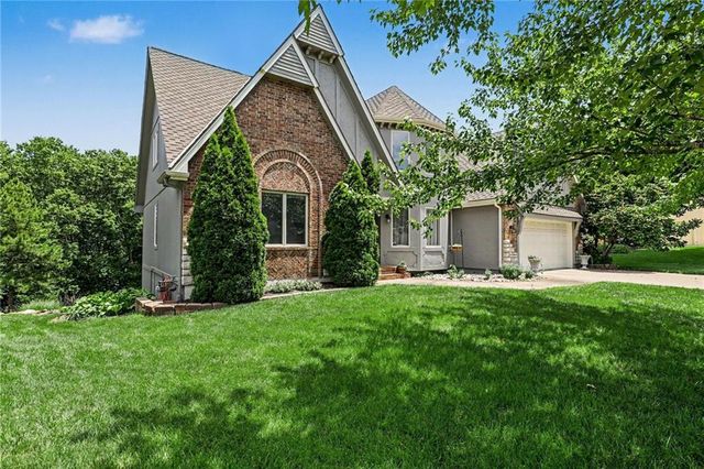 1056 NW High Point Drive, Lee's Summit, MO 64081
