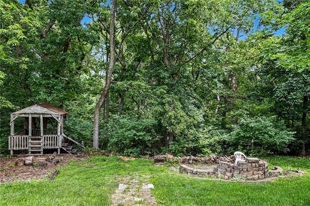 1056 NW High Point Drive, Lee's Summit, MO 64081