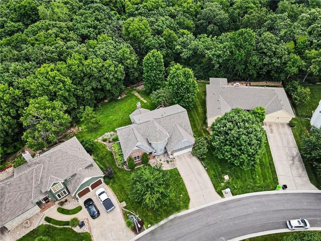 1056 NW High Point Drive, Lee's Summit, MO 64081