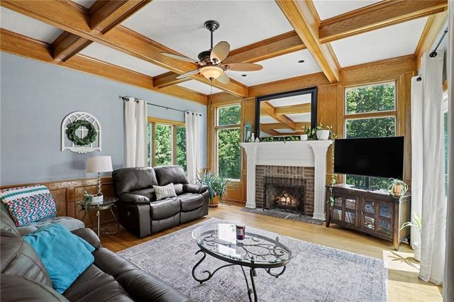 1056 NW High Point Drive, Lee's Summit, MO 64081
