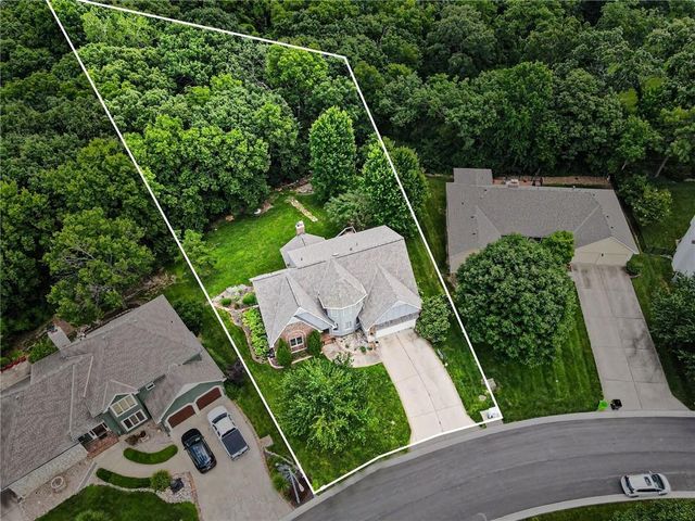 1056 NW High Point Drive, Lee's Summit, MO 64081