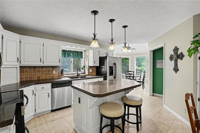 1056 NW High Point Drive, Lee's Summit, MO 64081
