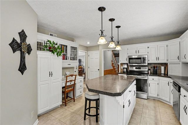 1056 NW High Point Drive, Lee's Summit, MO 64081
