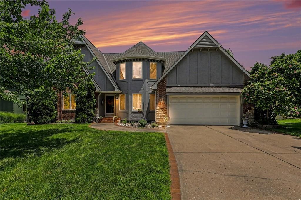 1056 NW High Point Drive, Lee's Summit, MO 64081
