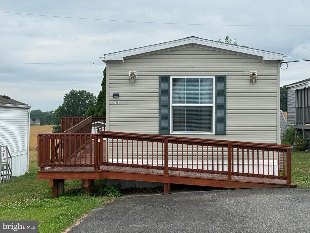 278 PFAUTZ HILL RD, Stevens, PA 17578