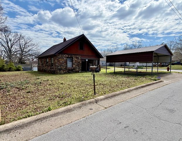 842 S Curry Street, West Plains, MO 65775