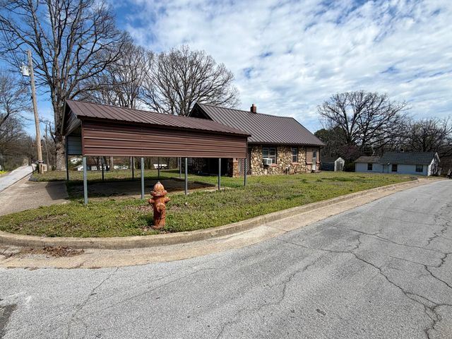 842 S Curry Street, West Plains, MO 65775