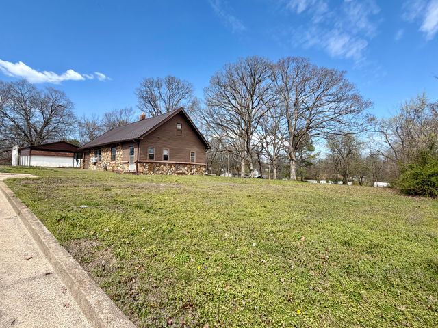 842 S Curry Street, West Plains, MO 65775