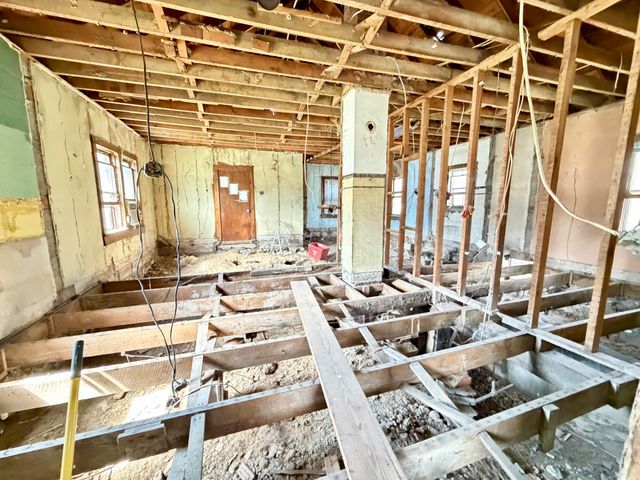 842 S Curry Street, West Plains, MO 65775