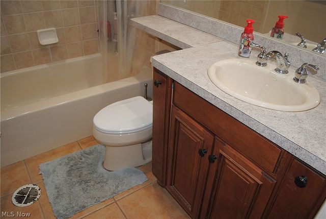 5743 Mills Creek Lane, North Ridgeville, OH 44039