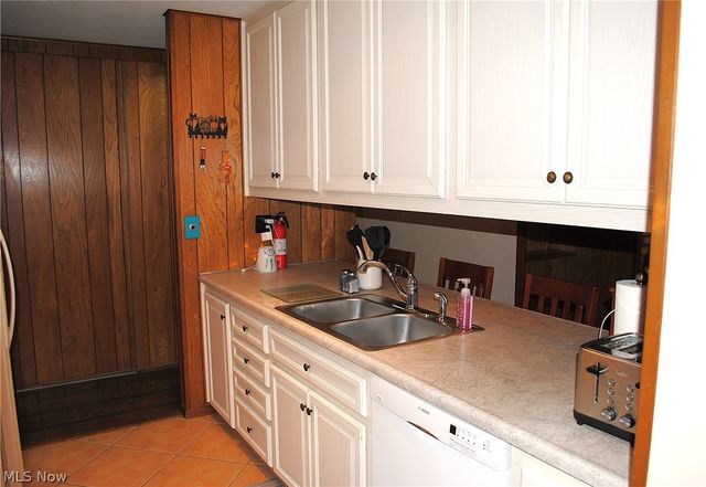 5743 Mills Creek Lane, North Ridgeville, OH 44039