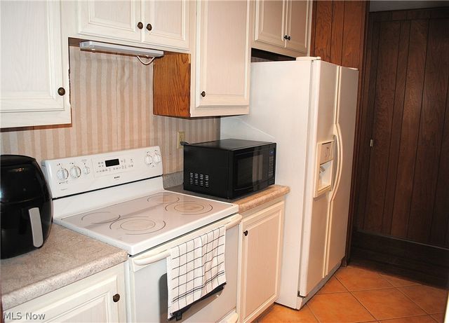 5743 Mills Creek Lane, North Ridgeville, OH 44039