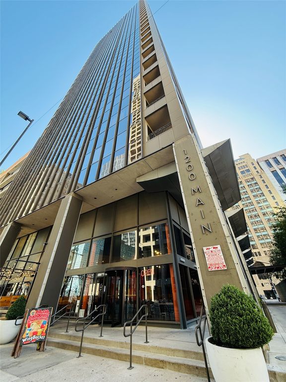1200 Main Street, Dallas, TX 75202