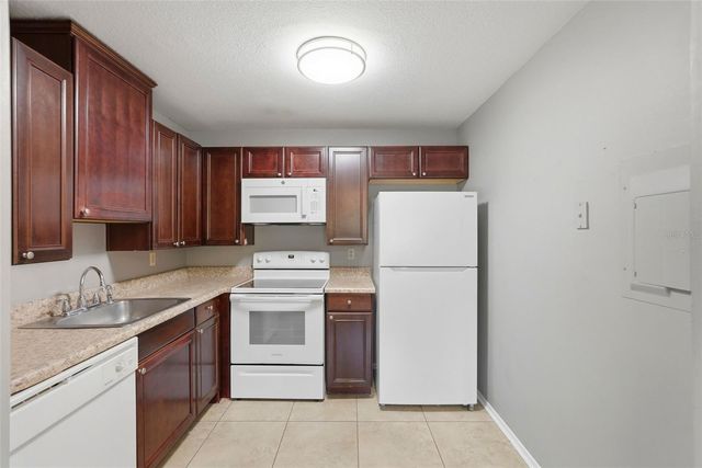 11709 RAINTREE VILLAGE BOULEVARD C, Temple Terrace, FL 33617