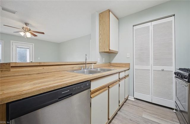 12632 Daybreak CIR, Newport News, VA 23602