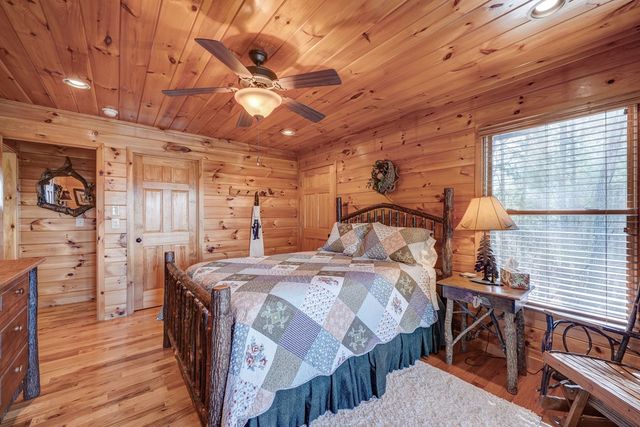 425 Rhonda Lane, Mineral Bluff, GA 30559