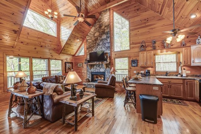 425 Rhonda Lane, Mineral Bluff, GA 30559