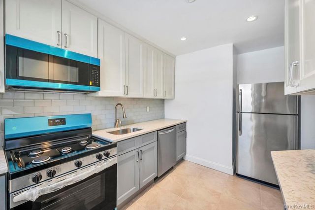 220-44 73rd Avenue 26A1, Oakland Gardens, NY 11364