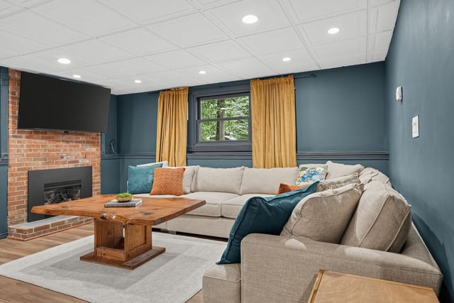 21 Andrew Cir, Stoughton, MA 02072