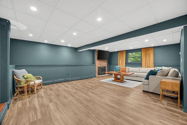 21 Andrew Cir, Stoughton, MA 02072