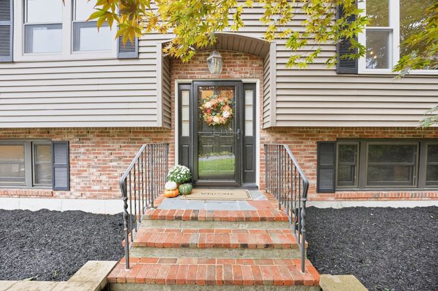 21 Andrew Cir, Stoughton, MA 02072