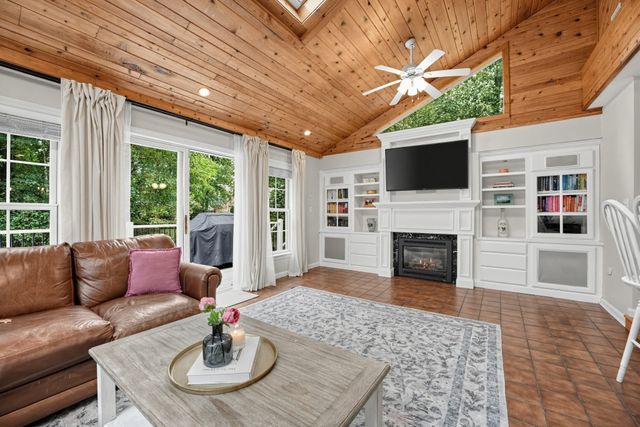 21 Andrew Cir, Stoughton, MA 02072