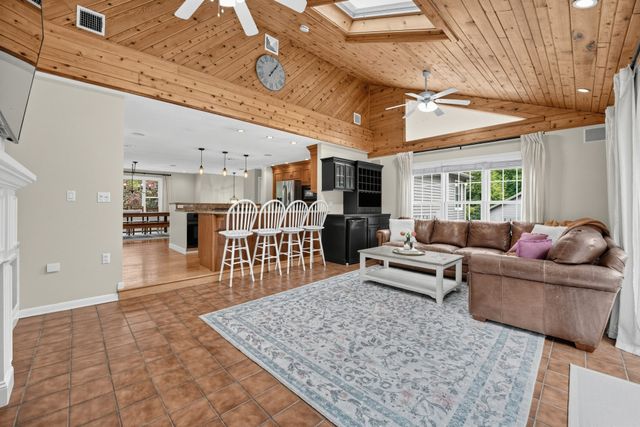 21 Andrew Cir, Stoughton, MA 02072