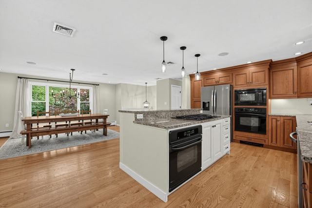 21 Andrew Cir, Stoughton, MA 02072