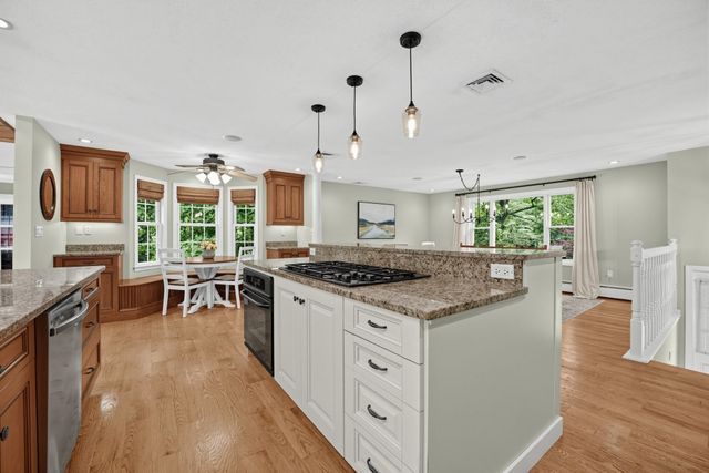 21 Andrew Cir, Stoughton, MA 02072