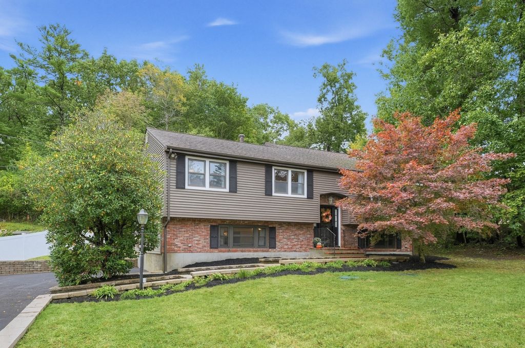 21 Andrew Cir, Stoughton, MA 02072