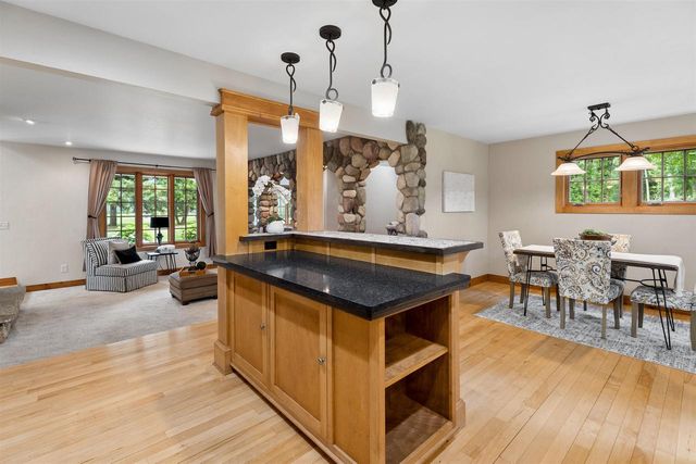 122 POPLAR COURT, Neenah, WI 54956