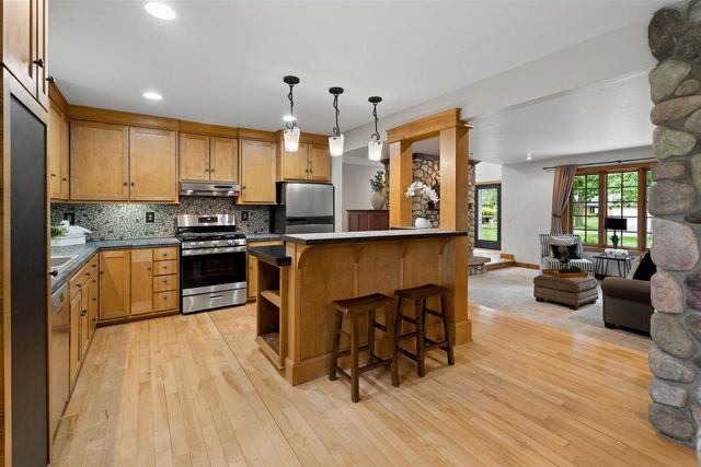 122 POPLAR COURT, Neenah, WI 54956