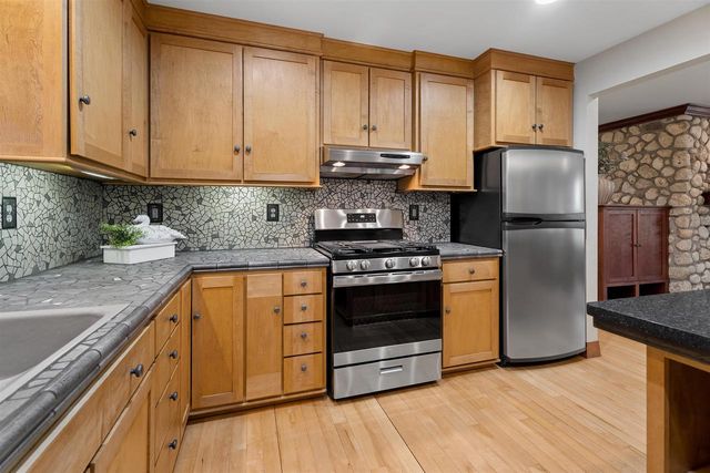 122 POPLAR COURT, Neenah, WI 54956