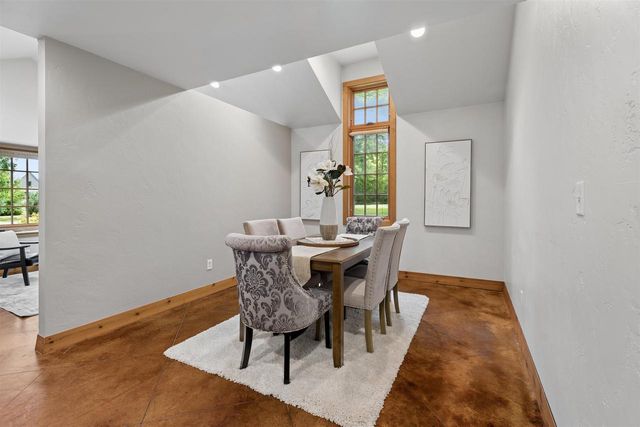 122 POPLAR COURT, Neenah, WI 54956