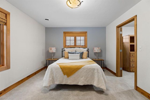122 POPLAR COURT, Neenah, WI 54956