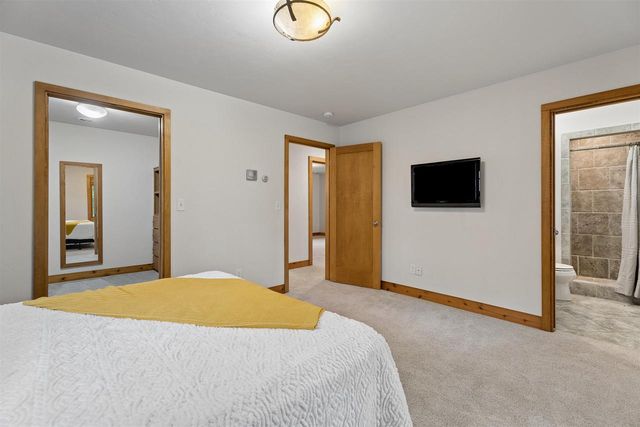 122 POPLAR COURT, Neenah, WI 54956