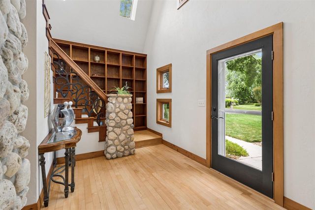 122 POPLAR COURT, Neenah, WI 54956