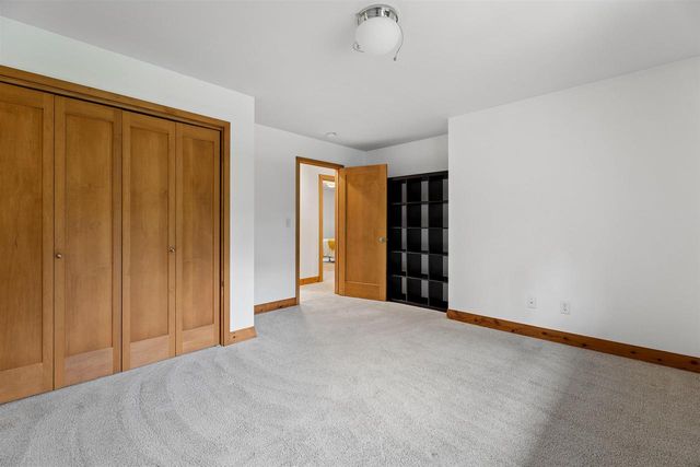 122 POPLAR COURT, Neenah, WI 54956