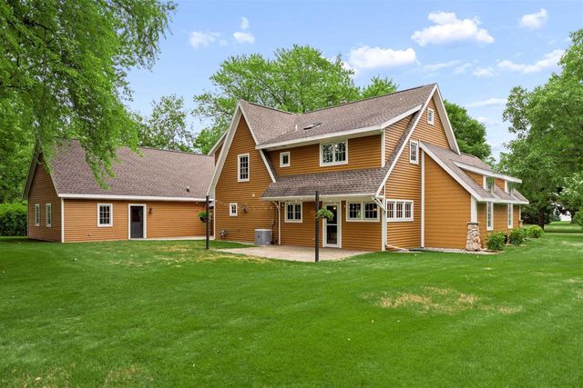 122 POPLAR COURT, Neenah, WI 54956