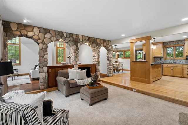 122 POPLAR COURT, Neenah, WI 54956