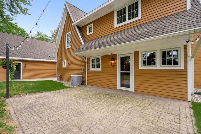 122 POPLAR COURT, Neenah, WI 54956