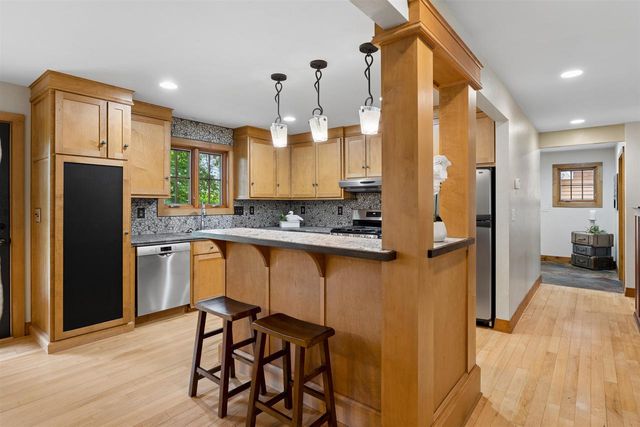 122 POPLAR COURT, Neenah, WI 54956