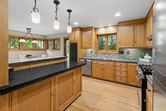 122 POPLAR COURT, Neenah, WI 54956