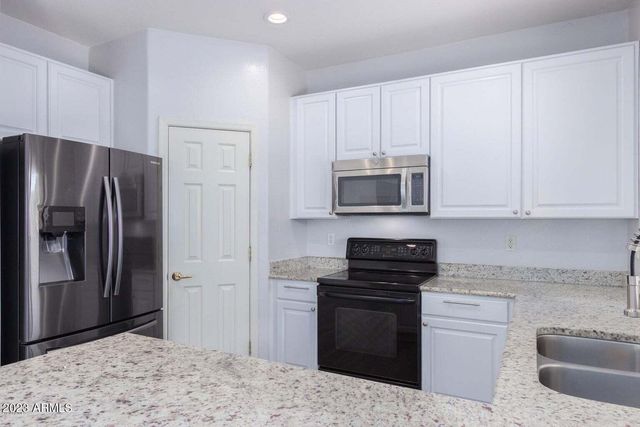 7031 S 30th Street, Phoenix, AZ 85042