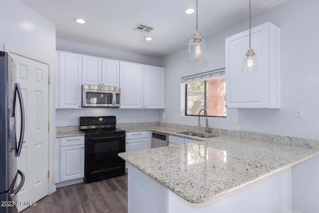 7031 S 30th Street, Phoenix, AZ 85042