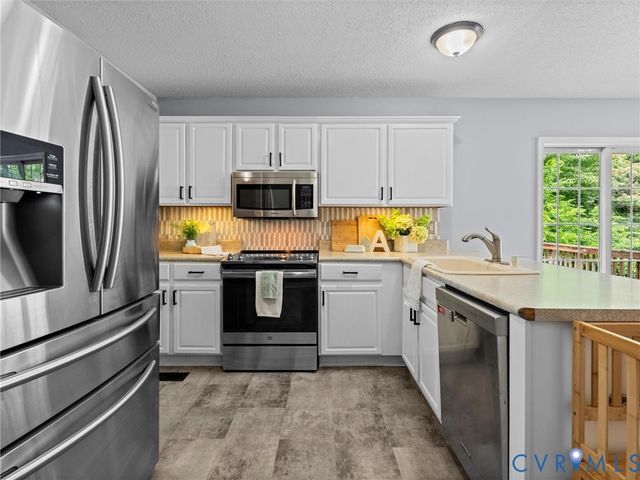 6712 N Hedges Rd, Chesterfield, VA 23224