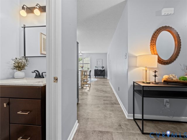 6712 N Hedges Rd, Chesterfield, VA 23224
