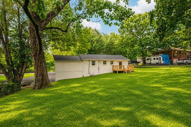 312 Bluebird Ln, Dickson, TN 37055