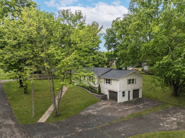 312 Bluebird Ln, Dickson, TN 37055