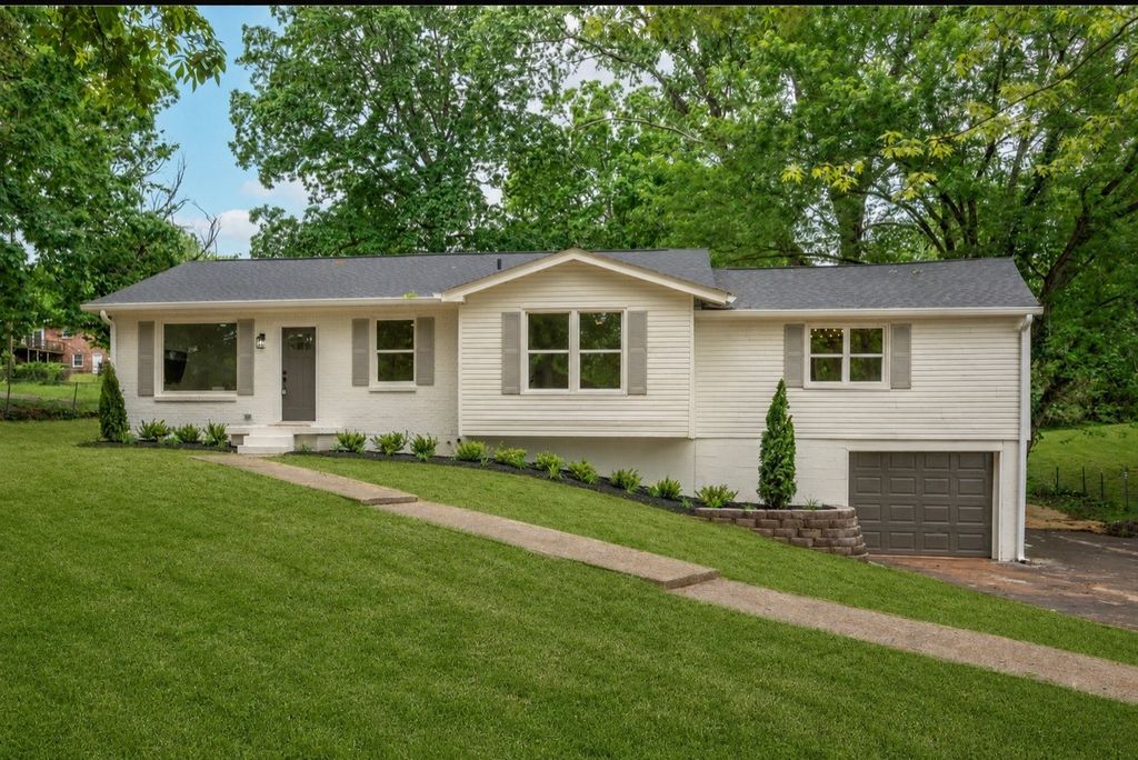 312 Bluebird Ln, Dickson, TN 37055